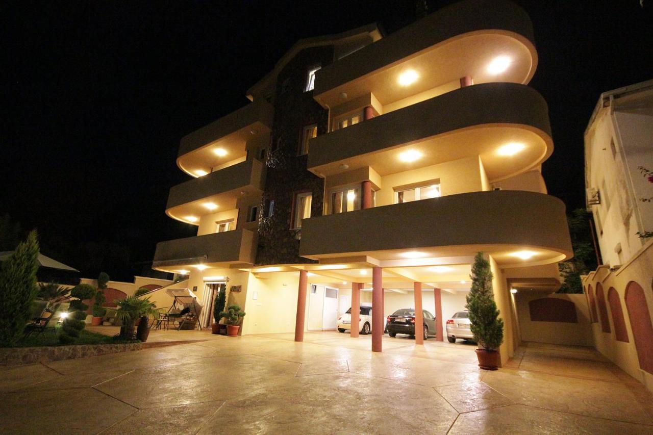 Villa Jupok Bar Buitenkant foto