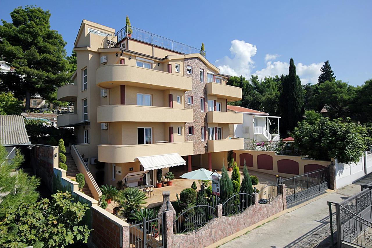Villa Jupok Bar Buitenkant foto