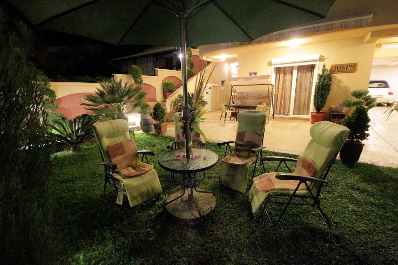 Villa Jupok Bar Buitenkant foto